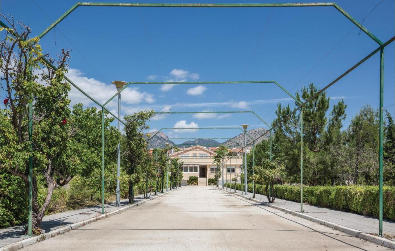 Awesome Home In Caravaca With Kitchen カラバカ・デ・ラ・クルス エクステリア 写真