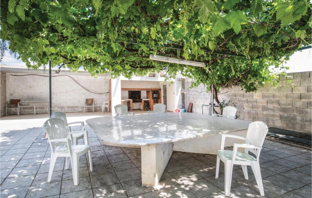 Awesome Home In Caravaca With Kitchen カラバカ・デ・ラ・クルス エクステリア 写真