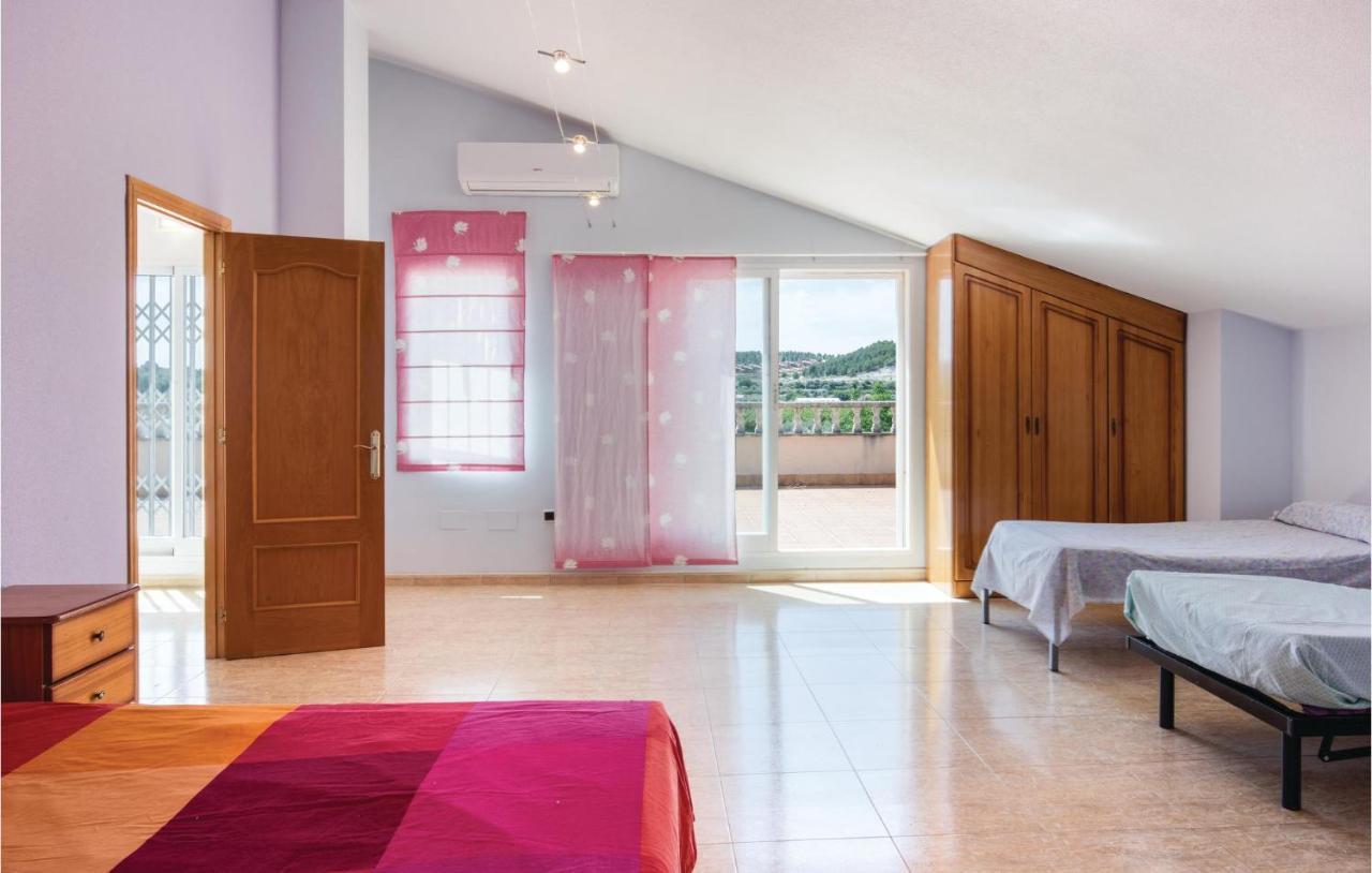 Awesome Home In Caravaca With Kitchen カラバカ・デ・ラ・クルス エクステリア 写真