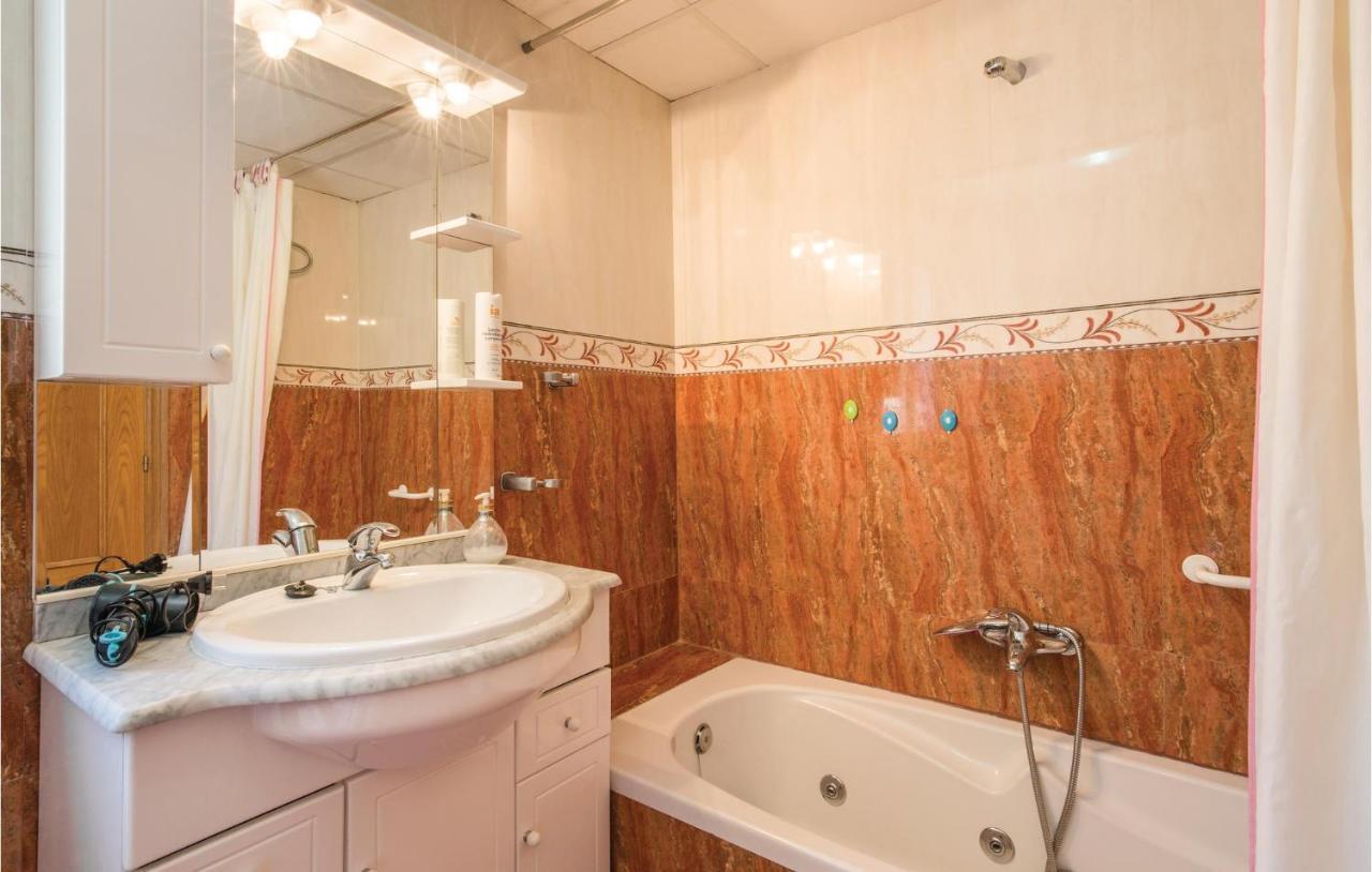 Awesome Home In Caravaca With Kitchen カラバカ・デ・ラ・クルス エクステリア 写真